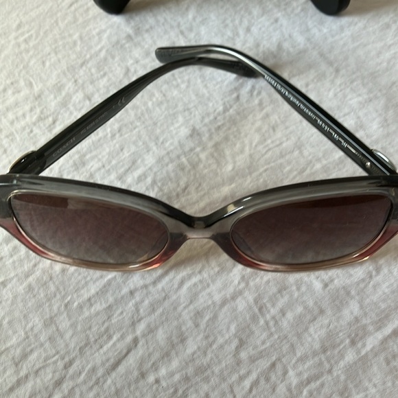 Coach: Gray Horse & Carriage (L1147) Burgundy Gradient Sunglasses with case - Picture 15 of 16